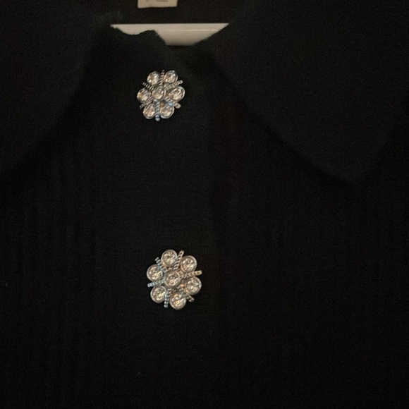 Beautiful sweater barely worn - Picture 2 of 3